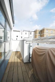 2 bedroom flat to rent, Gerards Place, Clapham Common North Side, London, SW4