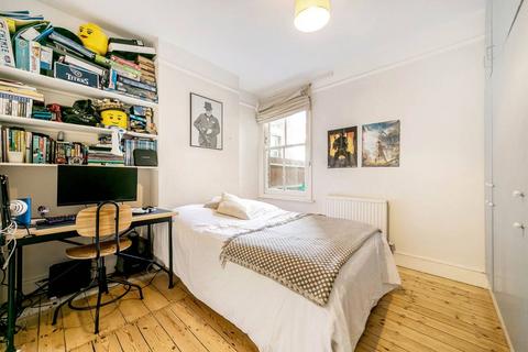 3 bedroom flat to rent, Badminton Road, Balham, London, SW12