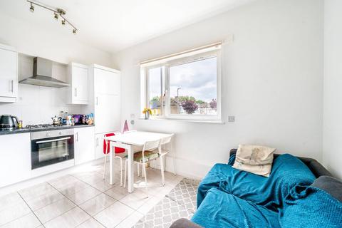 2 bedroom flat for sale, Falcon Road, Clapham Junction, London, SW11