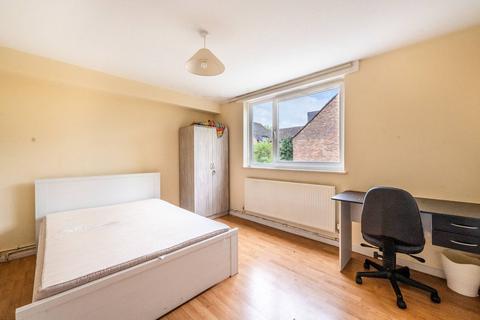 3 bedroom flat for sale, Falcon Road, Clapham Junction, London, SW11