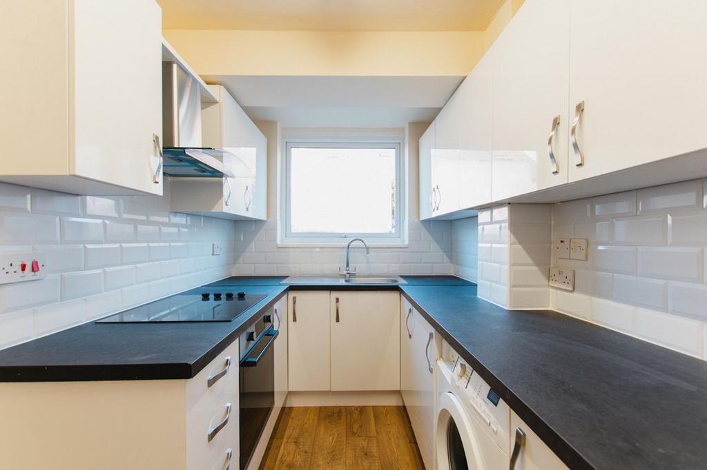 Old Grimsbury Road, Banbury, OX16 2 bed terraced house for sale £220,000