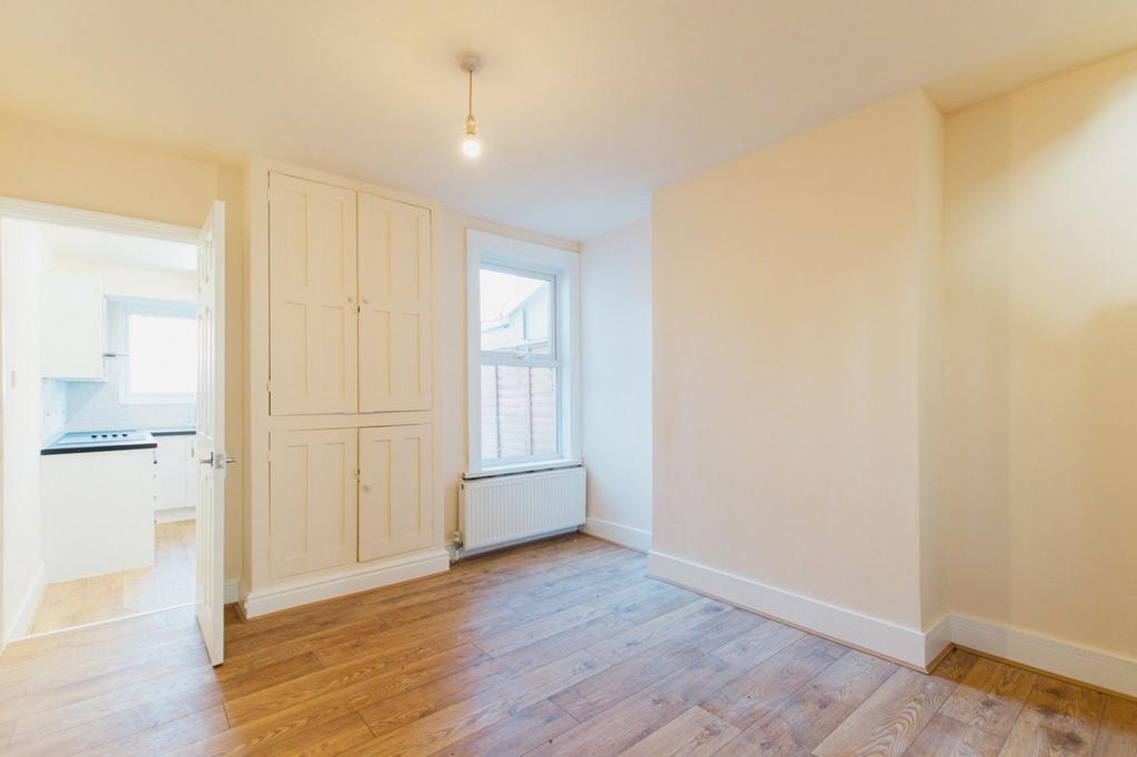 Old Grimsbury Road, Banbury, OX16 2 bed terraced house for sale £220,000
