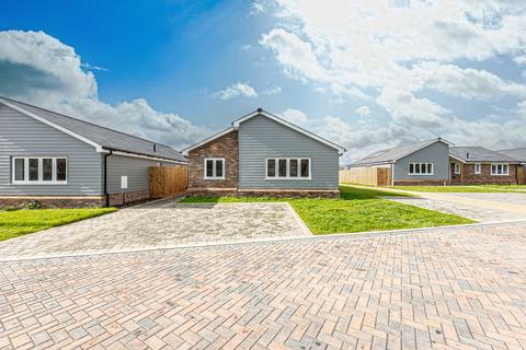 3 bedroom detached bungalow for sale, Meadowbrook, Rochford, SS4