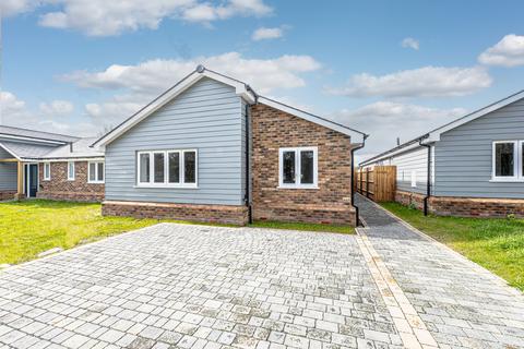 3 bedroom detached bungalow for sale, Meadowbrook, Rochford, SS4