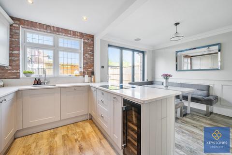 5 Craven Gardens, Harold Wood, Romford, RM3 0DF