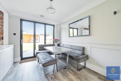 5 Craven Gardens, Harold Wood, Romford, RM3 0DF
