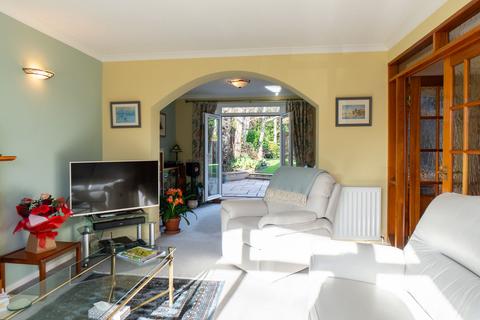 108 Balmoral Drive, Bramcote, Nottingham, NG9 3FT