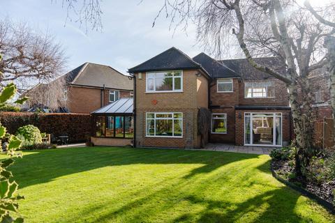 108 Balmoral Drive, Bramcote, Nottingham, NG9 3FT