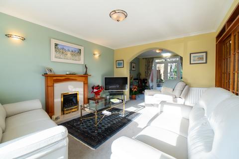 108 Balmoral Drive, Bramcote, Nottingham, NG9 3FT