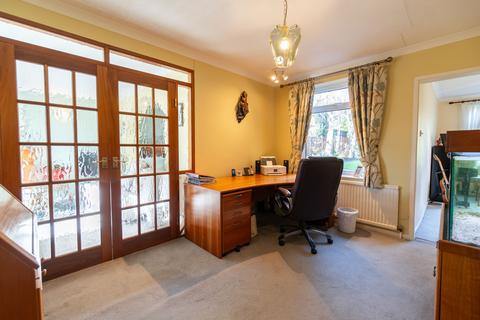 108 Balmoral Drive, Bramcote, Nottingham, NG9 3FT