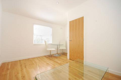 2 bedroom flat to rent, Loftus Road, Shepherd's Bush, London, W12