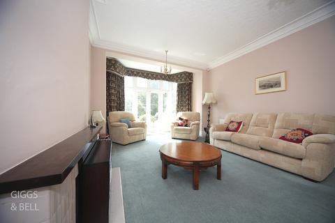 4 bedroom detached house for sale, Lansdowne Road, Luton, Bedfordshire, LU3