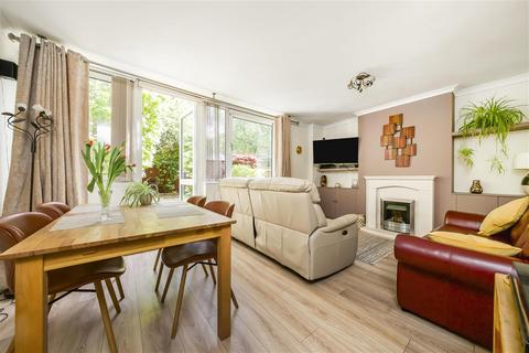 3 bedroom apartment for sale, Farlington Place, Roehampton