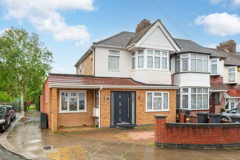 56 Coniston Avenue, Perivale, Greenford, UB6 8EE