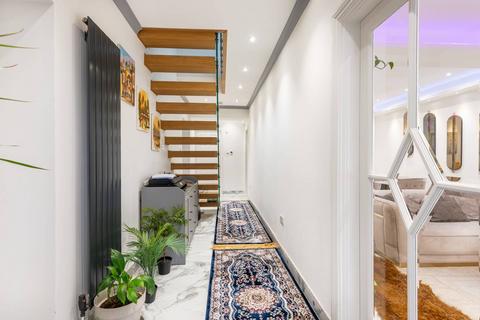56 Coniston Avenue, Perivale, Greenford, UB6 8EE