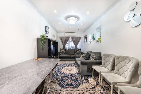 56 Coniston Avenue, Perivale, Greenford, UB6 8EE