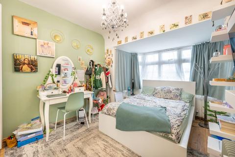 56 Coniston Avenue, Perivale, Greenford, UB6 8EE