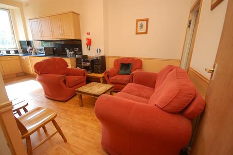 4 bedroom flat to rent, 0007L – Leith Walk, Edinburgh, EH6 8SA