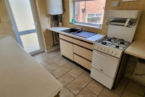 3 bedroom semi-detached house to rent, Leeds LS4