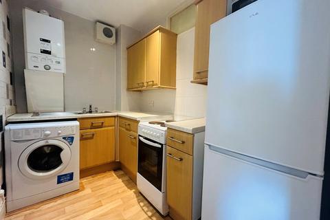 2 bedroom flat to rent, Wellington Road Front Flat, Stockport, Greater Manchester, SK2