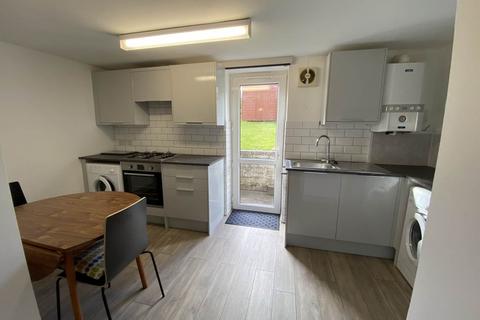 2 bedroom terraced house to rent, Priory Row, Carmarthen,