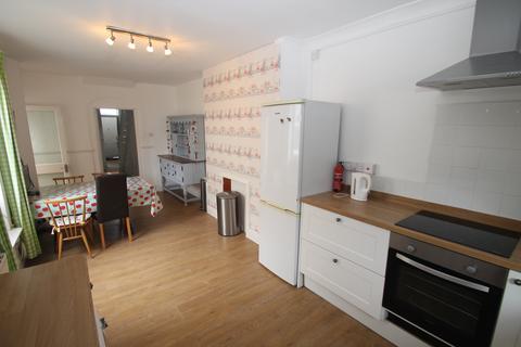 4 bedroom terraced house to rent, Cheltenham Place, Plymouth PL4