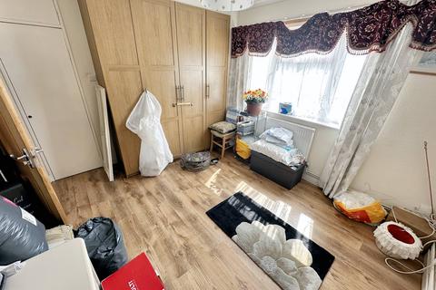2 bedroom ground floor maisonette for sale, Cheltenham Close, Northolt UB5