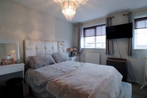 2 bedroom semi-detached house to rent, Shaftesbury Close, Bromsgrove B60