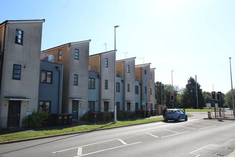 2 bedroom townhouse to rent, Selkirk Drive, Oakridge Park, Milton Keynes, MK14