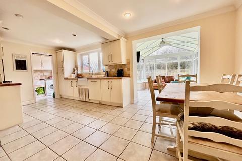75 Dickens Drive, Old Stratford, Milton Keynes, MK19 6NW
