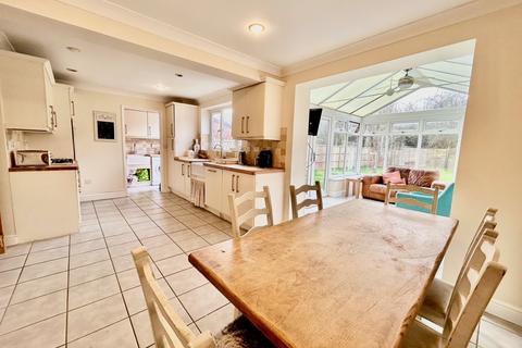 75 Dickens Drive, Old Stratford, Milton Keynes, MK19 6NW