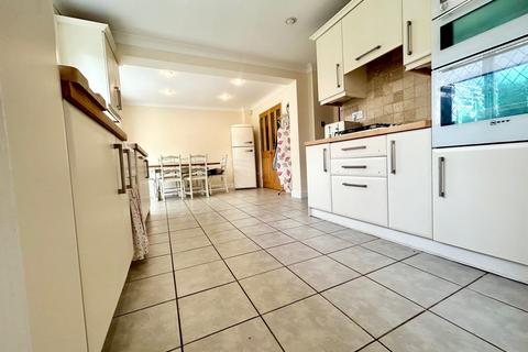 75 Dickens Drive, Old Stratford, Milton Keynes, MK19 6NW