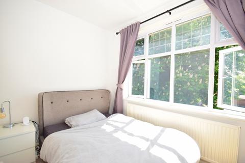 2 bedroom apartment to rent, Camborne Road Sutton SM2