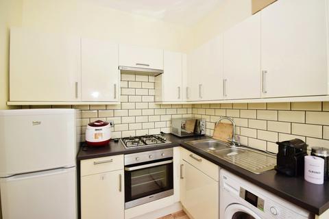 2 bedroom apartment to rent, Camborne Road Sutton SM2