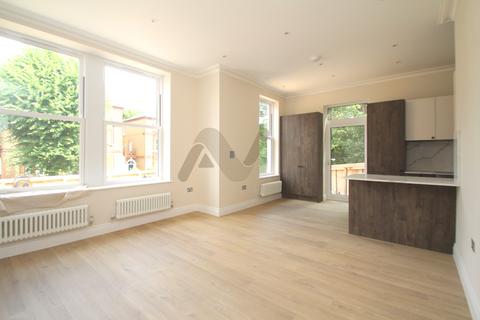 3 bedroom apartment to rent, Crouch Hill, London N8