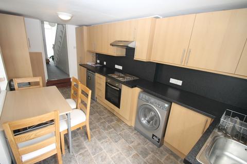 4 bedroom terraced house to rent, Marina Terrace, Plymouth PL4