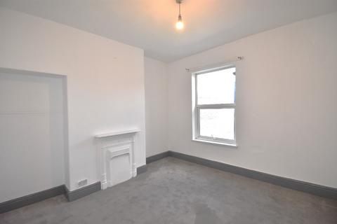 2 bedroom flat to rent, Alliance Avenue, Hull, HU3