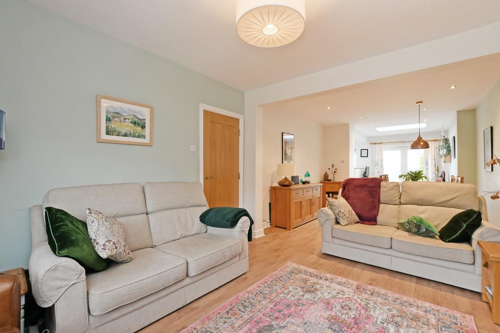 Holmley Lane, Dronfield, Derbyshire... 4 bed semidetached house for