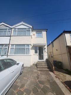 3 bedroom semi-detached house to rent, Dean Drive, Stanmore HA7