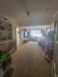 3 bedroom semi-detached house to rent, Dean Drive, Stanmore HA7