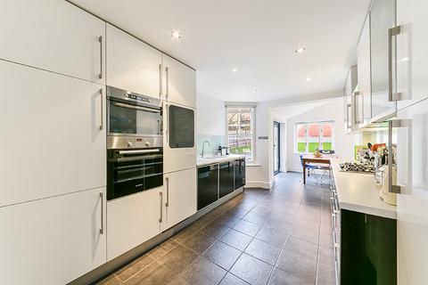 5 bedroom terraced house to rent, Grand Avenue, Muswell Hill, London, N10