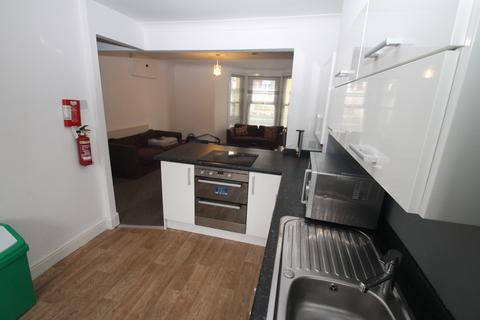 4 bedroom terraced house to rent, Tavy Place, Plymouth PL4