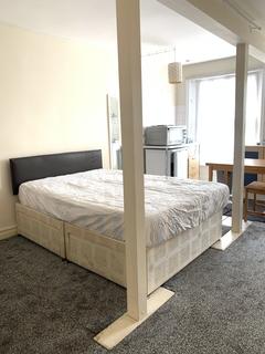 Studio to rent, Leinster Gardens, London W2