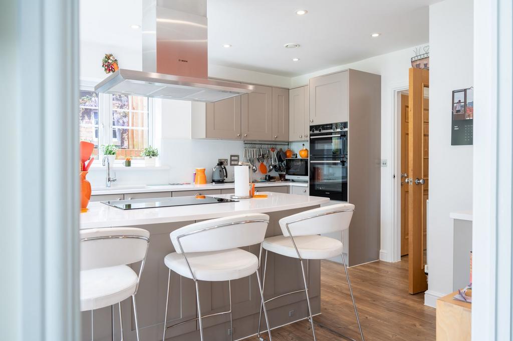 Kitchen/ Dining Room