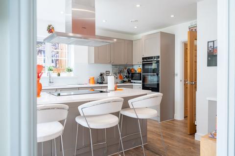 7 Firs Close, Horsham, RH12 1GD