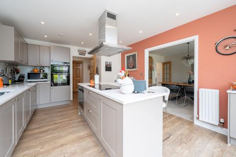 7 Firs Close, Horsham, RH12 1GD