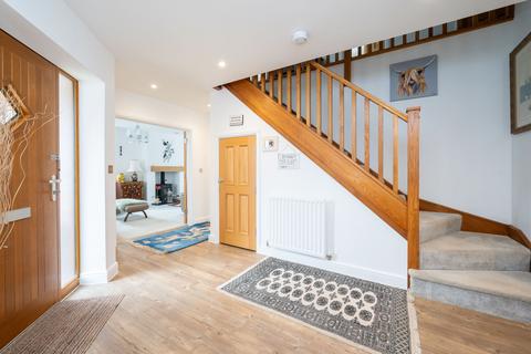 7 Firs Close, Horsham, RH12 1GD