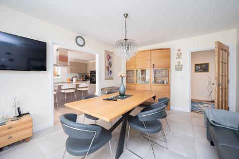 7 Firs Close, Horsham, RH12 1GD