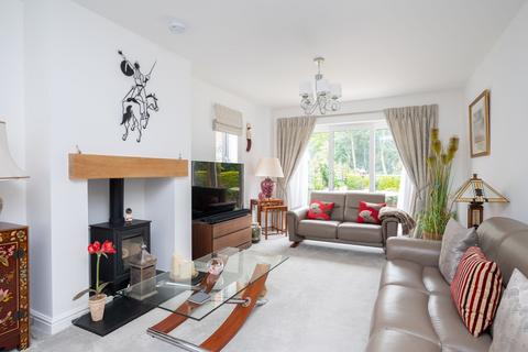 7 Firs Close, Horsham, RH12 1GD
