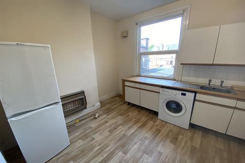 2 bedroom apartment to rent, High Road, Beeston, NG9 2JL